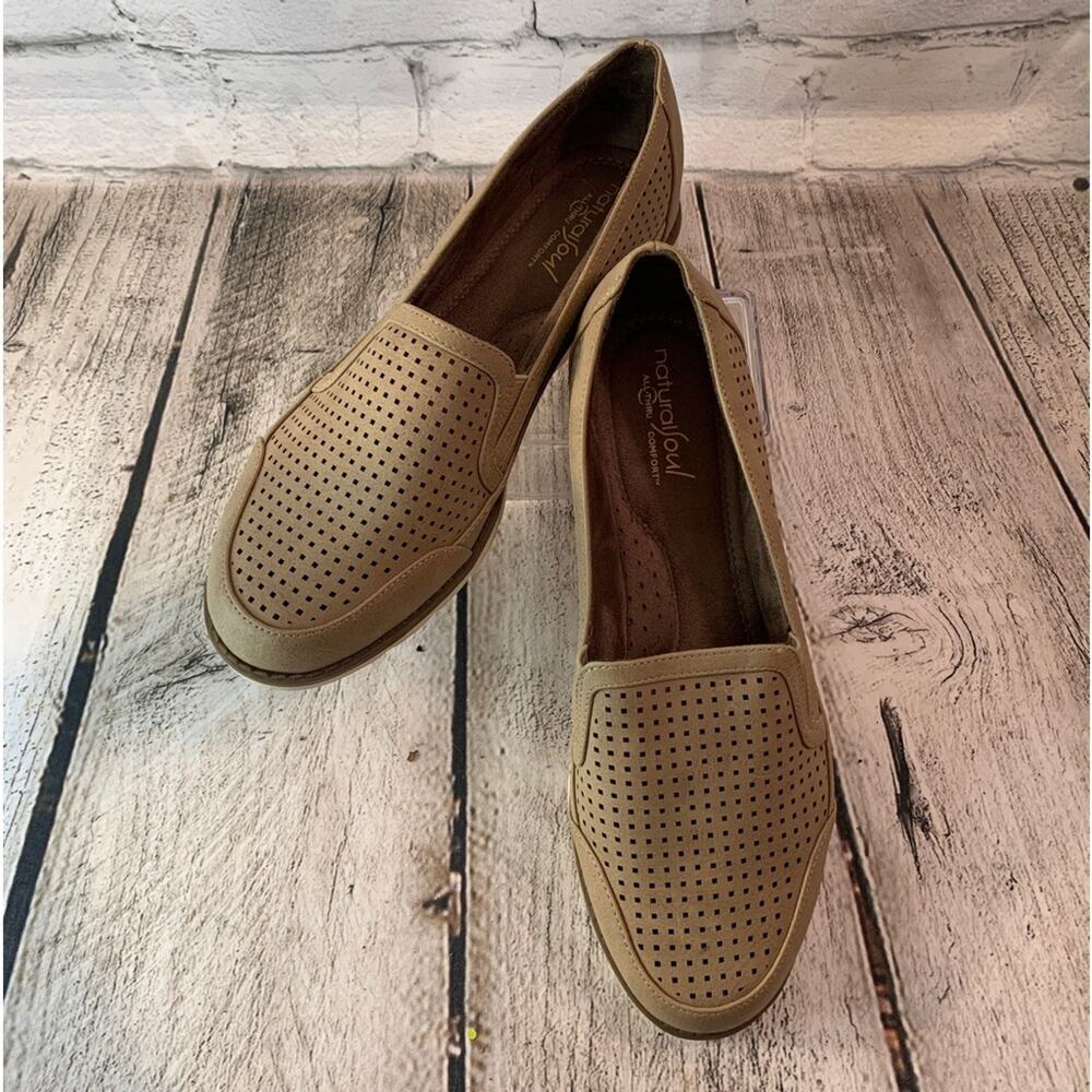 NATURAL SOUL BY NATURALIZER Women’s Beige “Ida” Perforated Slip Ons / Size: 8.5